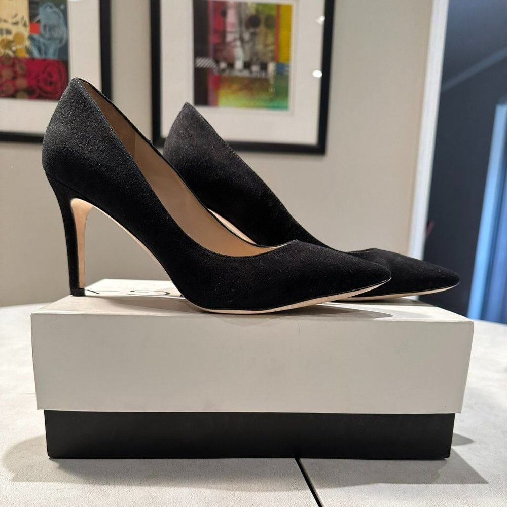 Via Spiga V-Carola Pumps in Black Suede with Pointed Toes. BEAUTIFUL shoes!
